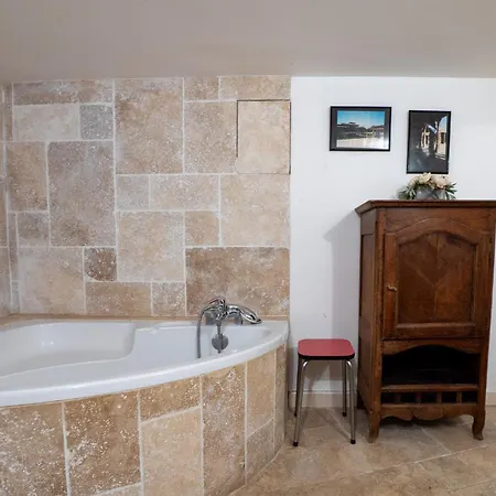 Holiday home Magnifique Maison De Village Clim Vue 6 Pers
